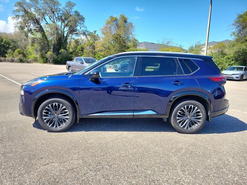 Used 2024 Nissan Rogue Platinum w/ Platinum Premium Package image 2