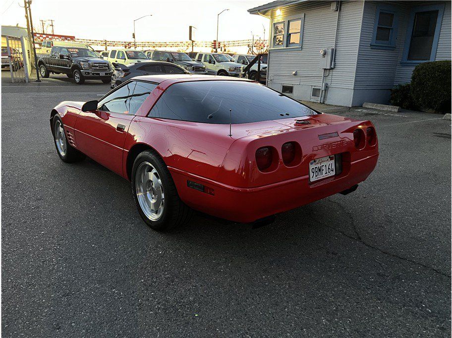 Used 1994 Chevrolet Corvette Coupe RWD image 5