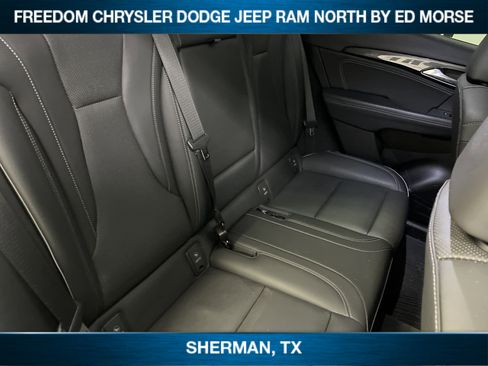 Used 2023 Buick Envision Essence image 10