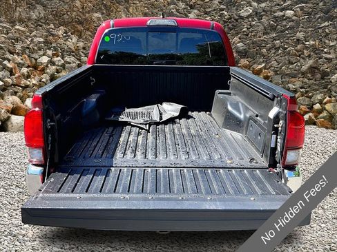 Used 2019 Toyota Tacoma SR5 AWD/4WD image 16