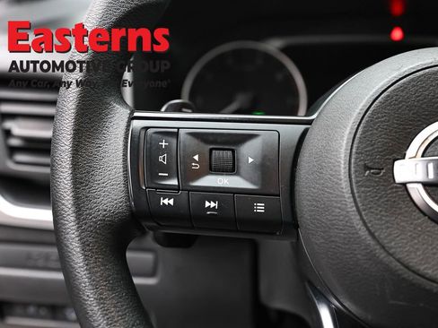 Used 2024 Nissan Rogue S image 15