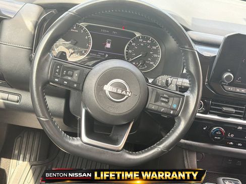 Used 2022 Nissan Pathfinder SV FWD image 16