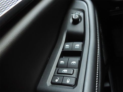 Used 2025 Jeep Grand Cherokee L Altitude image 24