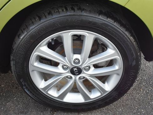 Used 2017 Kia Soul + image 40