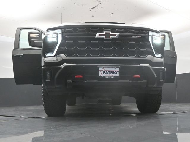 Used 2024 Chevrolet Silverado 2500 ZR2 w/ Technology Package AWD/4WD image 65