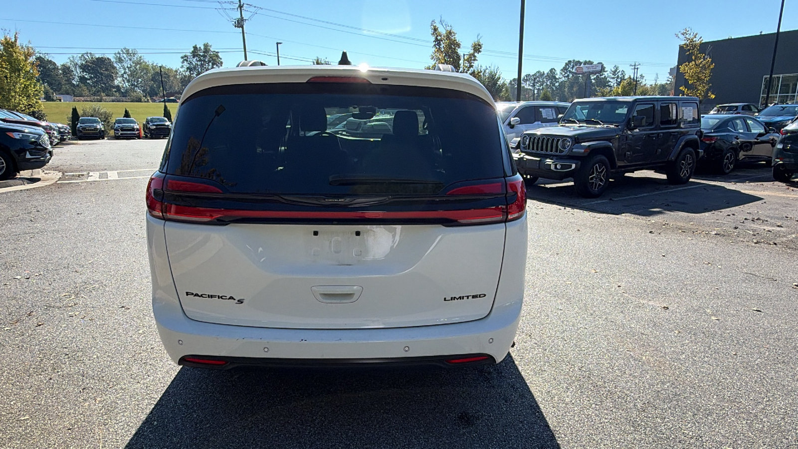 Used 2025 Chrysler Pacifica Limited FWD image 9