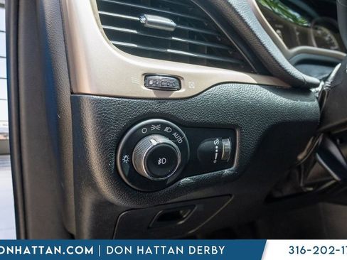 Used 2018 Jeep Cherokee Latitude w/ Altitude Package FWD image 15