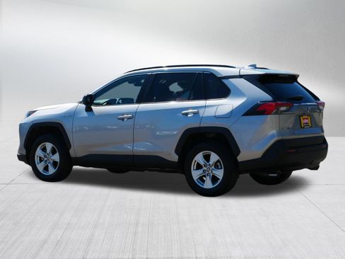 Used 2021 Toyota RAV4 LE AWD/4WD image 5