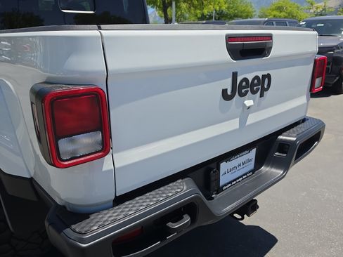 Used 2024 Jeep Gladiator Sport AWD/4WD image 10