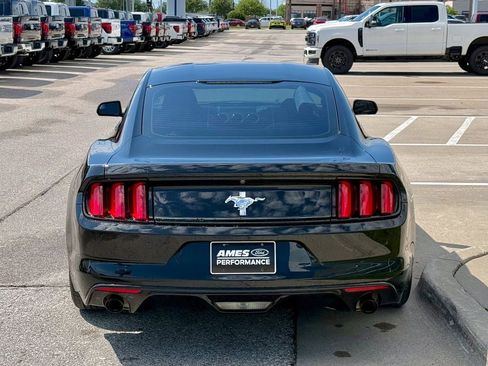 Used 2017 Ford Mustang Coupe RWD image 5