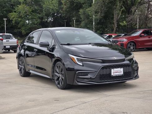 Used 2023 Toyota Corolla SE FWD image 2