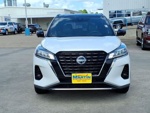 Used 2023 Nissan Kicks SR w/ SR Premium Package FWD image 2