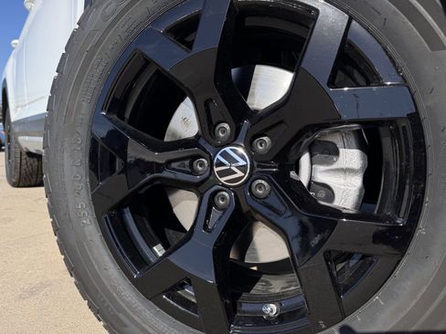 New 2026 Volkswagen Atlas Peak Edition image 10