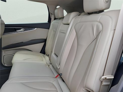 Used 2019 Lincoln Nautilus Select AWD/4WD image 11