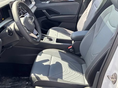 New 2026 Volkswagen Tiguan SE R-Line AWD/4WD image 11