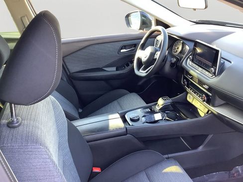 Used 2023 Nissan Rogue SV image 12