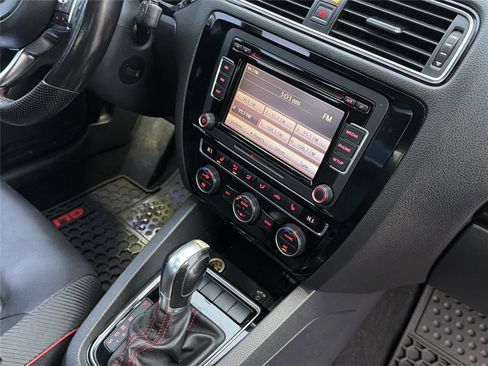 Used 2015 Volkswagen Jetta GLI SE image 17