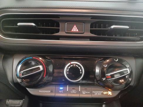 Used 2023 Chevrolet TrailBlazer LT FWD image 25