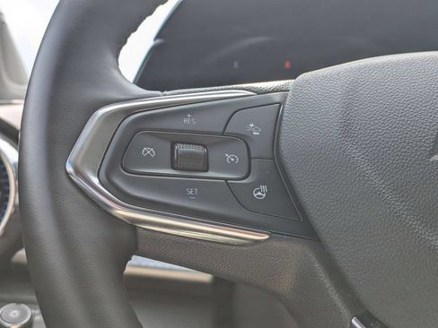 Used 2025 Chevrolet Trax LT w/ LT Convenience Package FWD image 22