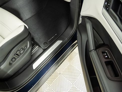 New 2026 Porsche Cayenne E-Hybrid Coupe AWD/4WD image 27