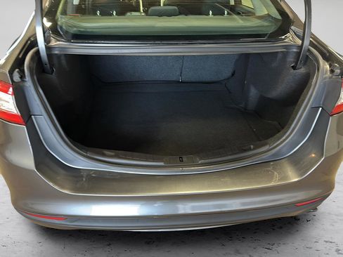 Used 2016 Ford Fusion SE w/ Equipment Group 201A FWD image 32