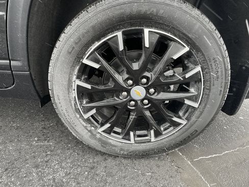 Used 2025 Chevrolet Traverse LT w/ Sun and Wheel Package image 28