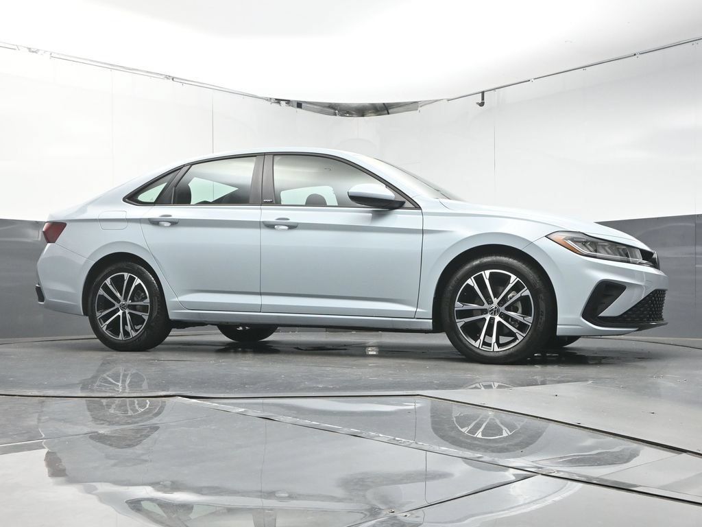 Used 2026 Volkswagen Jetta Sport FWD image 29