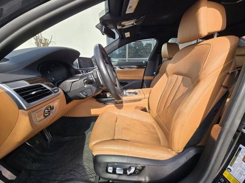 Used 2021 BMW 740i xDrive w/ M Sport Package image 14