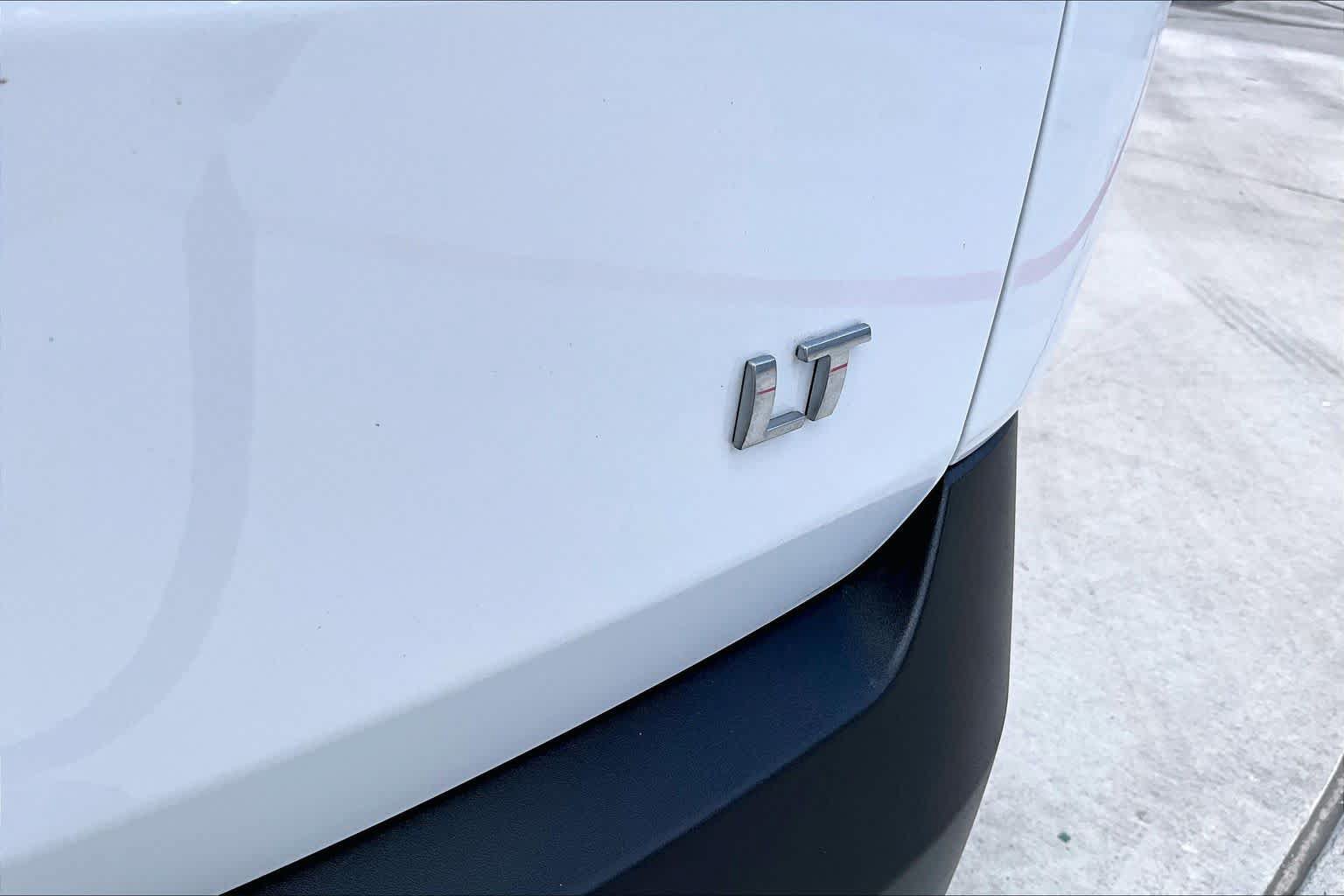 Used 2023 Chevrolet Traverse LT FWD image 19