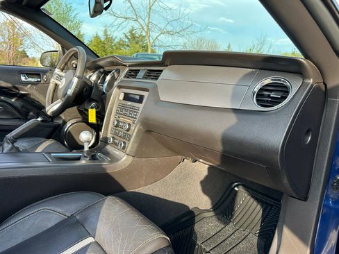 Used 2010 Ford Mustang GT RWD image 17