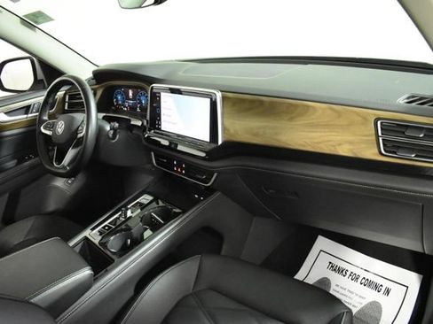 Used 2025 Volkswagen Atlas SE FWD image 35