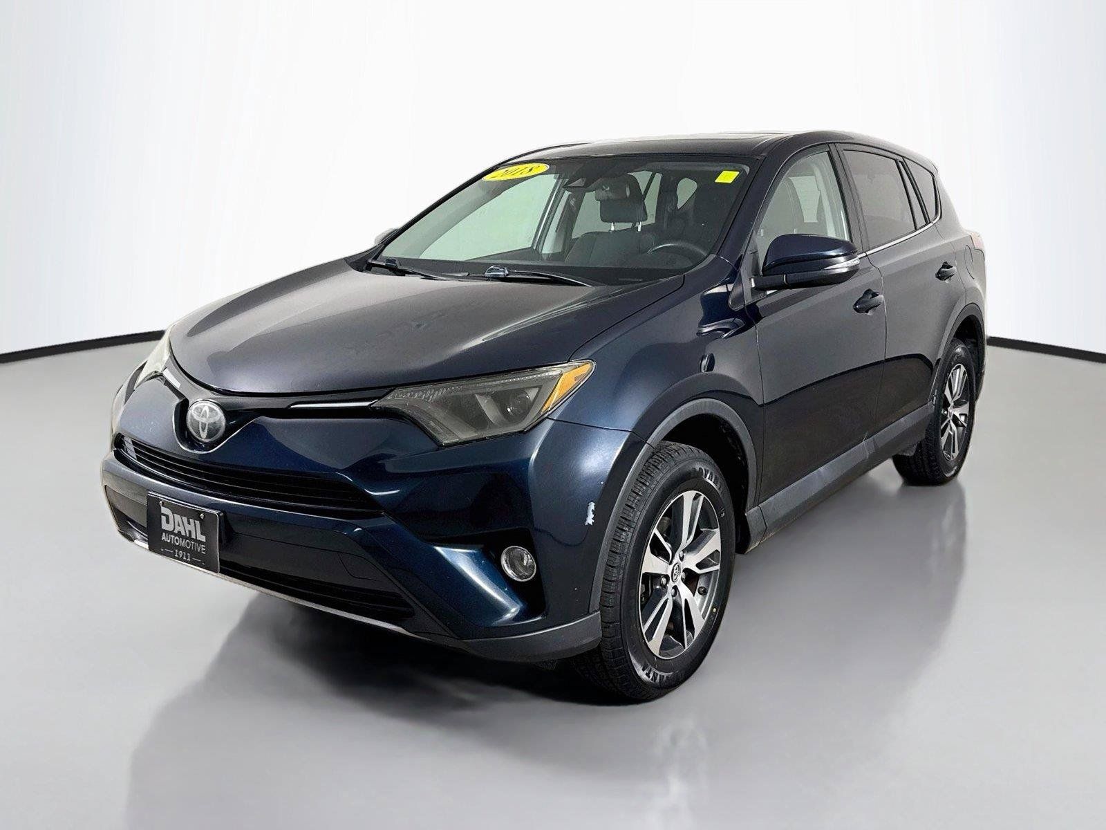 Used 2018 Toyota RAV4 XLE AWD/4WD image 4