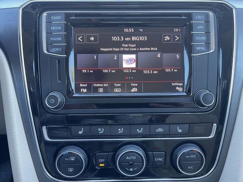 Used 2018 Volkswagen Passat 2.0T R-Line image 31