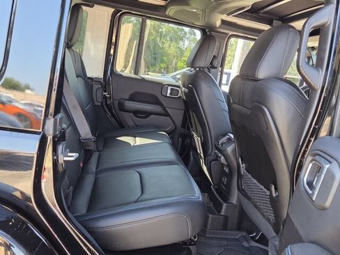 Used 2024 Jeep Wrangler Unlimited Rubicon 4xe AWD/4WD image 13