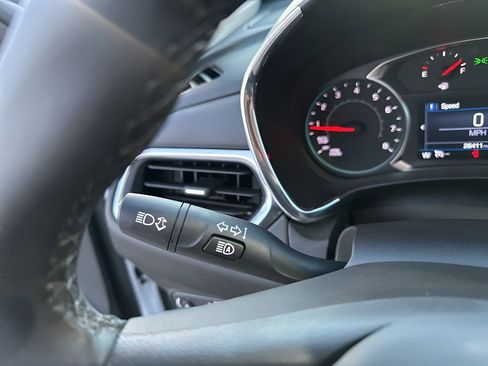 Used 2023 Chevrolet Equinox LT image 30