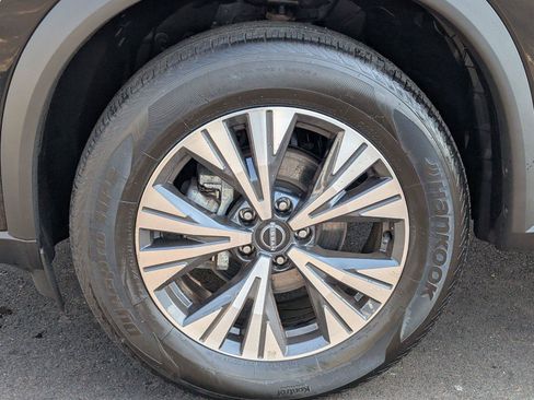 Used 2023 Nissan Rogue SV AWD/4WD image 9
