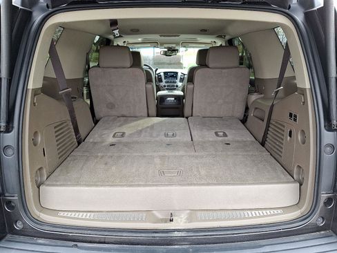 Used 2017 GMC Yukon SLT image 32