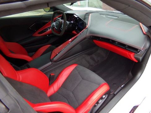 Used 2024 Chevrolet Corvette Stingray Premium Conv w/ Z51 Performance Package RWD image 28