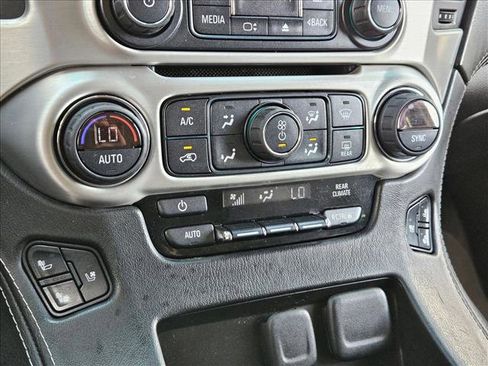 Used 2017 GMC Yukon XL SLT image 18