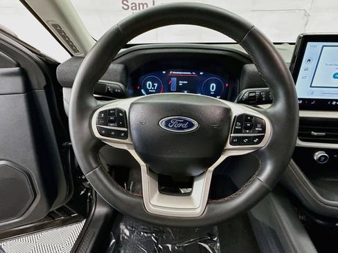 Used 2025 Ford Explorer Active AWD/4WD image 11