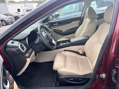 Used 2017 Nissan Maxima Platinum w/ Medallion Package FWD image 5