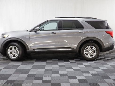 Used 2024 Ford Explorer XLT image 4