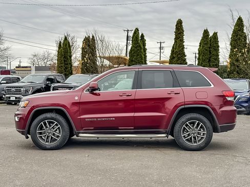 Used 2020 Jeep Grand Cherokee Laredo w/ 18" Wheel & 8.4" Radio Group image 7