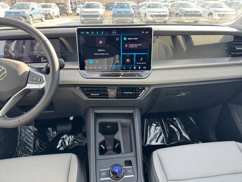 New 2025 Volkswagen Tiguan SE image 4