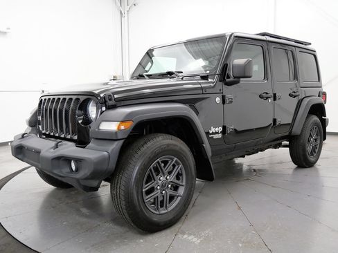 Used 2020 Jeep Wrangler Unlimited Sport w/ Technology Group AWD/4WD image 3
