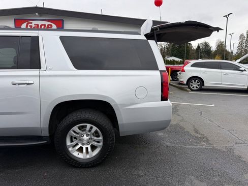 Used 2019 Chevrolet Suburban LT image 14