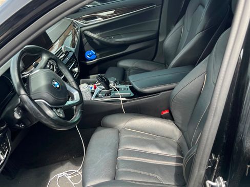 Used 2019 BMW 530i w/ Convenience Package RWD image 3