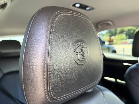 Used 2018 Alfa Romeo Stelvio Ti AWD/4WD image 18