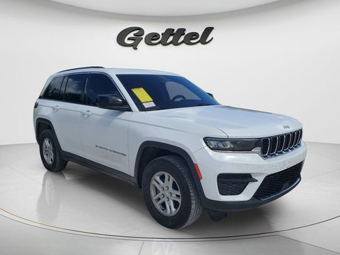 Used 2023 Jeep Grand Cherokee Laredo RWD image 3