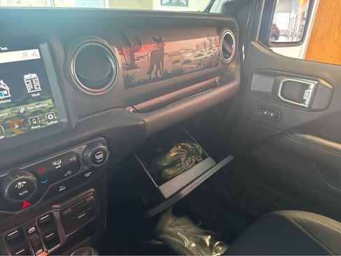 Used 2021 Jeep Wrangler Unlimited Sahara w/ Uconnect 4C Nav & Sound Group image 26